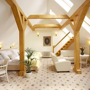 4* Hotel Metamorphis